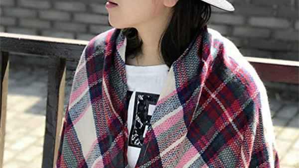 Wander Agio Womens Knit Plaid Triangle Scarf
