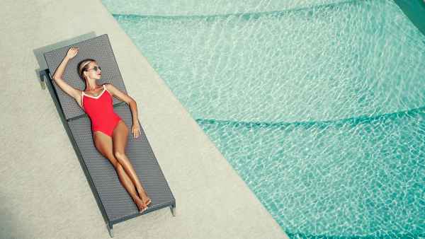 woman-tanning