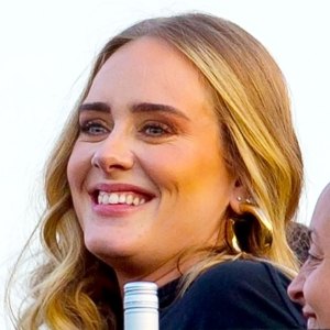 Adele Looks Slimmer Than Ever Oscars Party