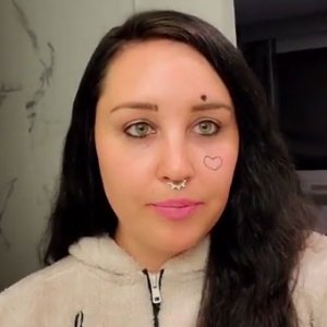 Amanda Bynes’ Mom Believes She Needs to Remain in a Controlled Environment