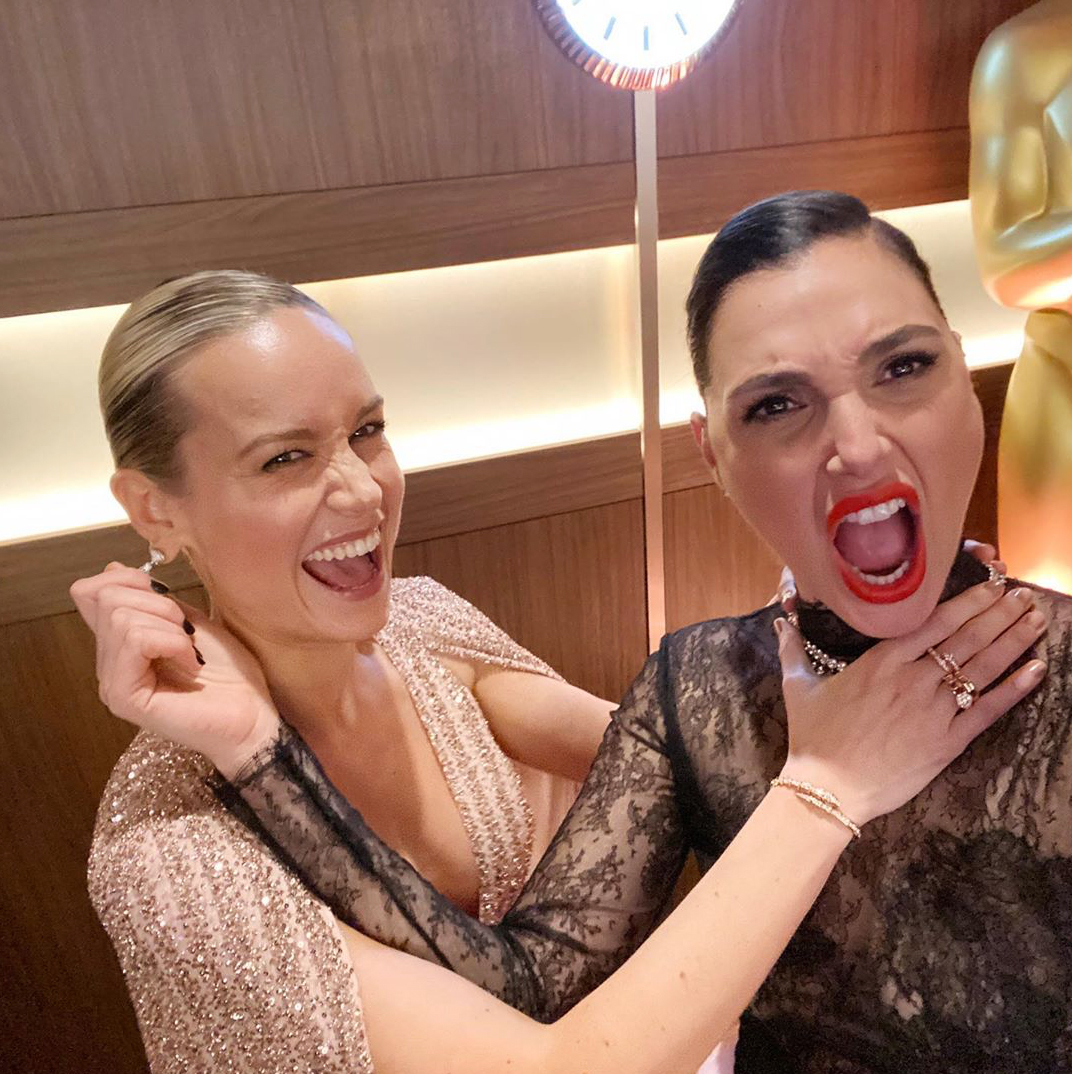 Brie-Larson-and-Gal-Gadot-Jokingly-Go-Head-to-Head-in-Marvel-DC-Selfie-2