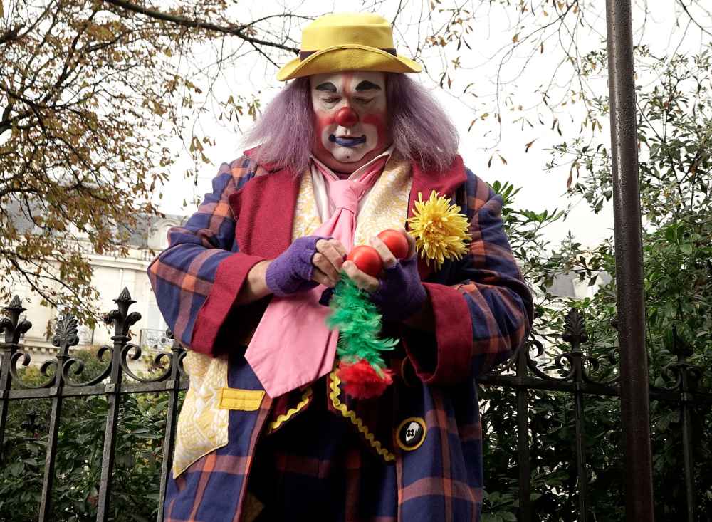 Eric Stonestreet Reveals Sweet Story Behind Modern Family Clown Fizbo