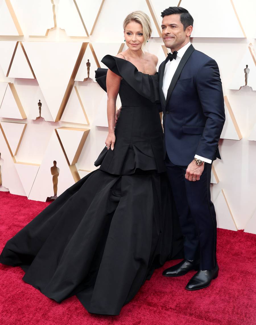 Kelly Ripa and Mark Consuelos Couples PDA Academy Awards Oscars 2020