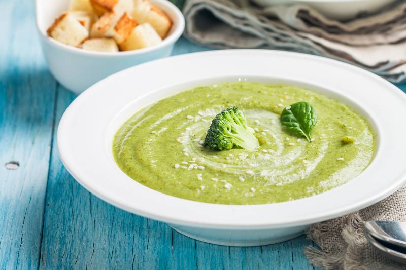 Kim-Kardashian-broccoli-soup