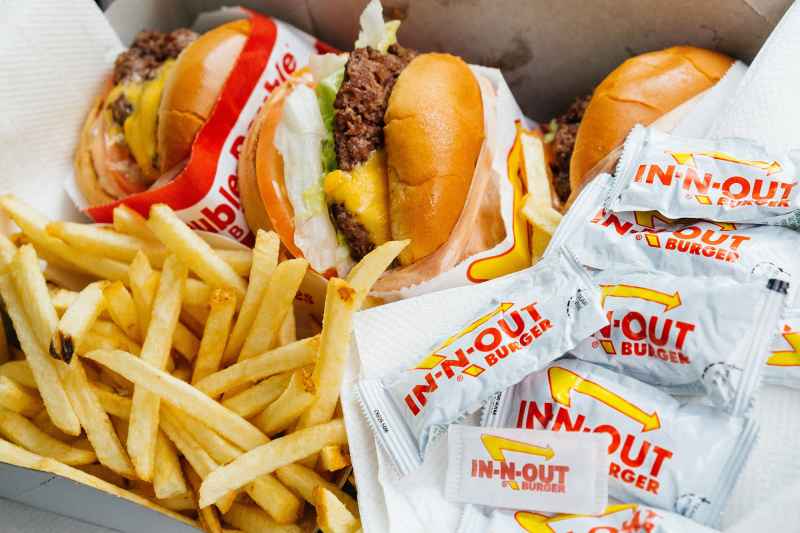 Kylie-Jenner-in-and-out-burgers