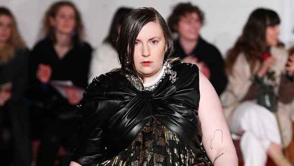 Lena Dunham Runway LFW 16Arlington