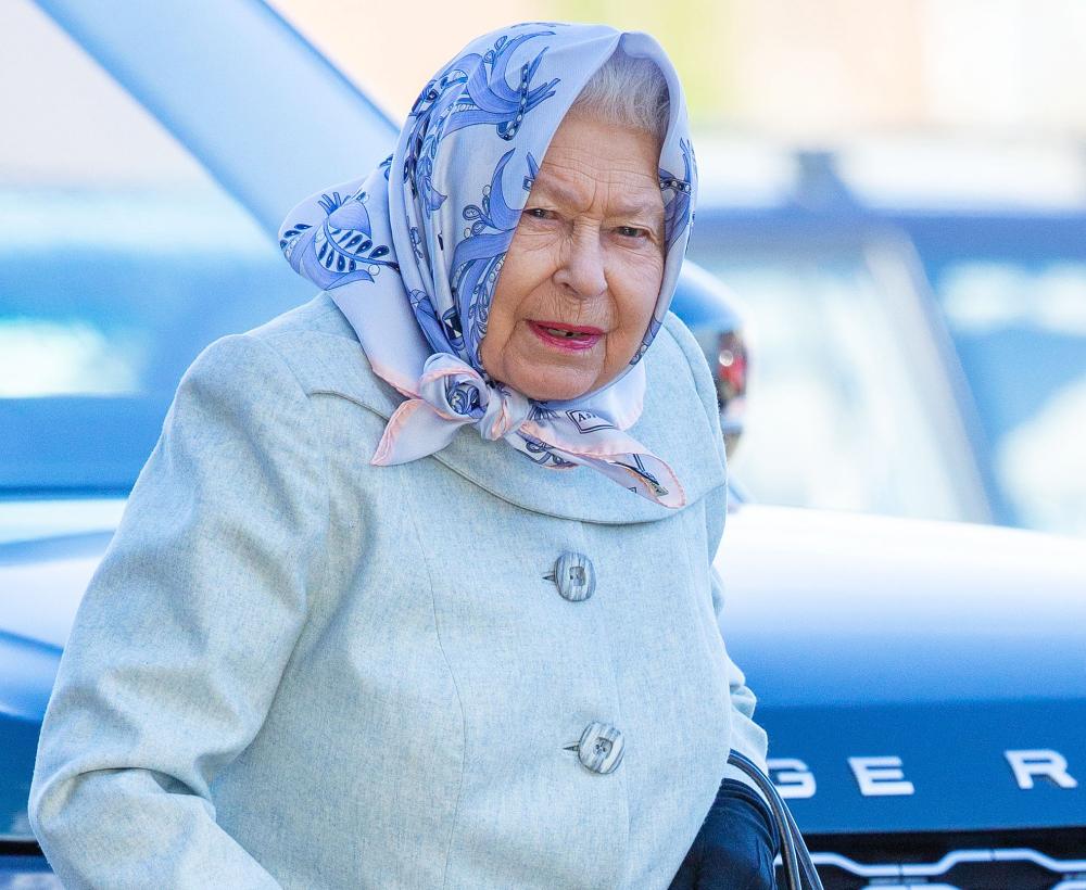 Queen Elizabeth Exhausted Both Physically Emotionally After A Turbulent Year