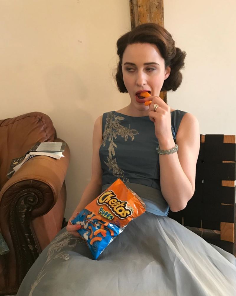Rachel-Brosnahan-snacking-on-set
