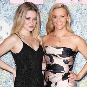 Reese Witherspoon Stole A Sweatshirt From Daughter Ava Phillippe