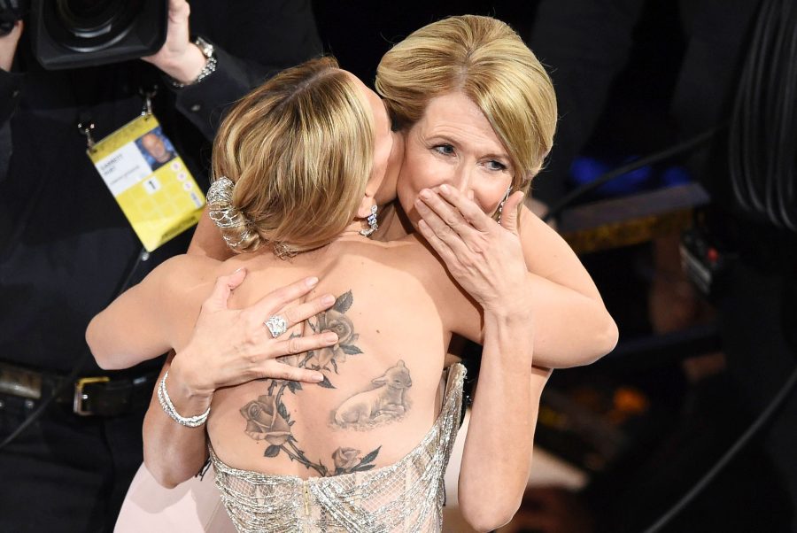 Scarlett Johansson Hugging Laura Dern What You Didnt See on TV at Oscars 2020