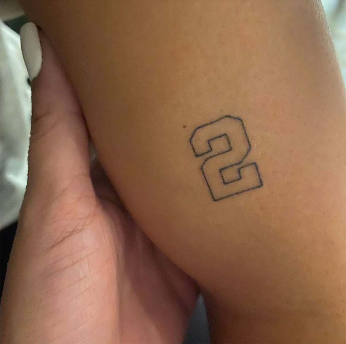 Sydney LeRoux Gets Tattoo Honoring Kobe Bryant and Gianna