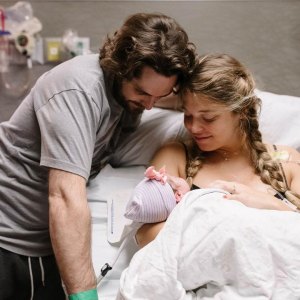 Thomas Rhett and Laura Akins’ Daughters Willa and Ada Meet Newborn Sister Lennon