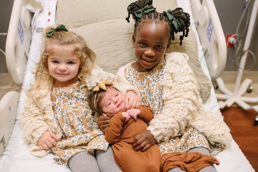 Thomas Rhett and Laura Akins’ Daughters Willa and Ada Meet Newborn Sister Lennon