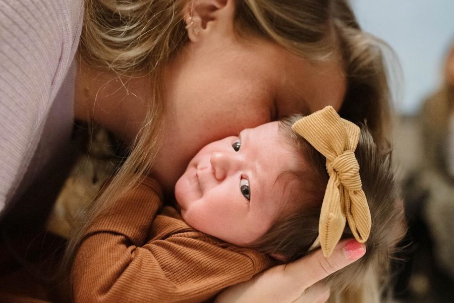 Thomas Rhett and Laura Akins’ Daughters Willa and Ada Meet Newborn Sister Lennon