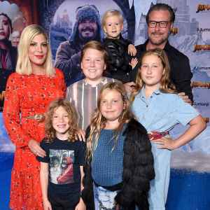 Tori Spelling, Finn McDermott, Hattie McDermott, Dean McDermott, Stella McDermott and Beau McDermott Jumanji