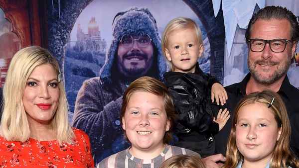 Tori Spelling, Finn McDermott, Hattie McDermott, Dean McDermott, Stella McDermott and Beau McDermott Jumanji