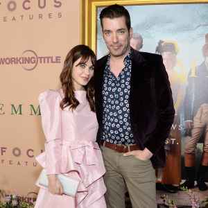Zooey-Deschanel-Performs-‘Property-Brothers’-Musical-for-BF-Jonathan-Scott