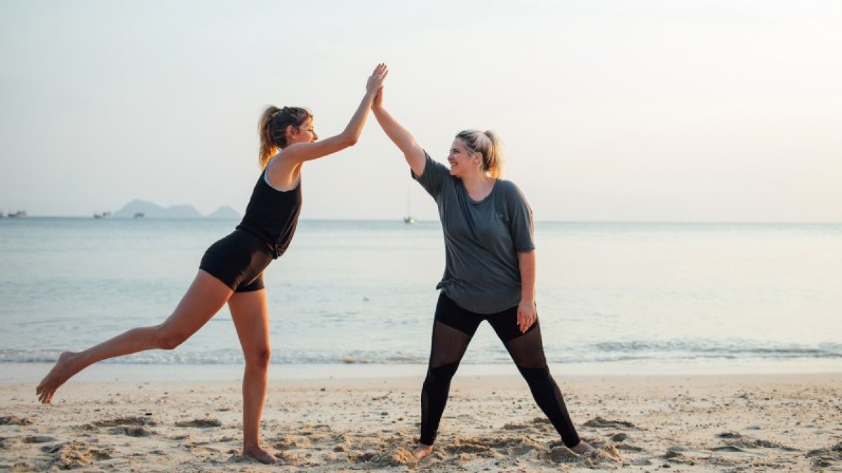 noom-women-high-five