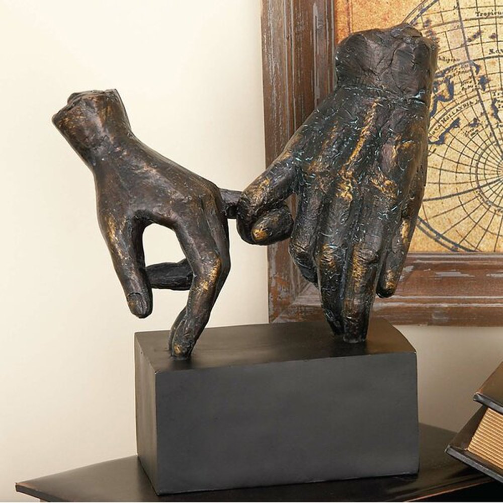 pinky-promise-sculpture