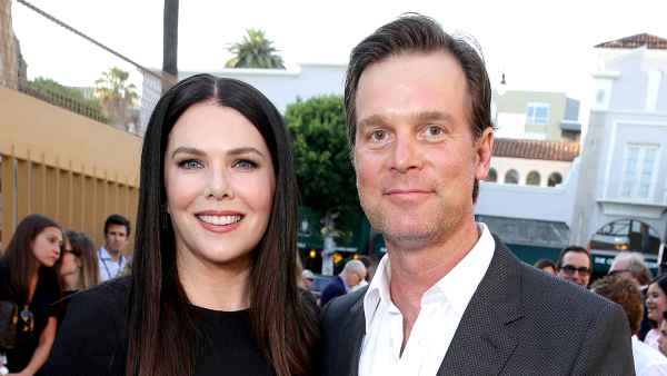 0-main-Lauren-Graham-and-Peter-Krause