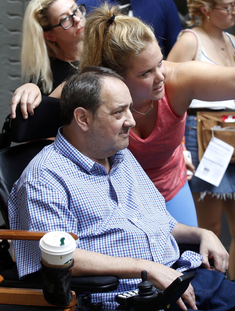 Amy Schumer Son Gene Visit Her Dad Gordon Schumer From Afar Amid Coronavirus