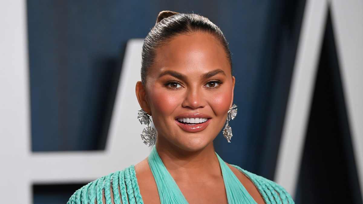 Chrissy Teigen Shares Her Hilarious Girl Scout Cookie Rankings