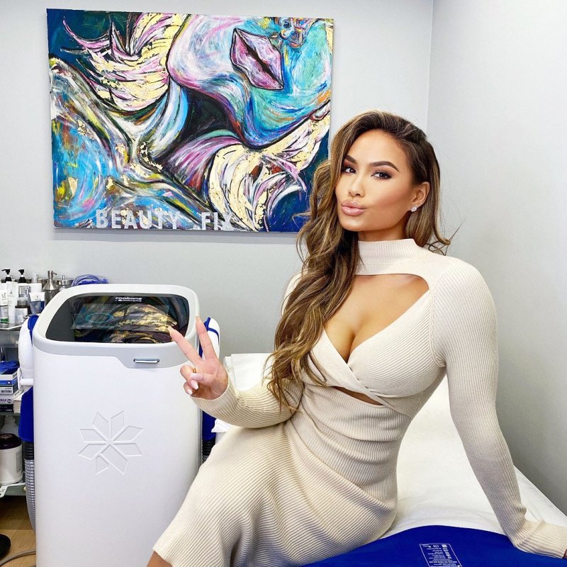 Daphne Joy CoolTone Body-Countouring Treatment Us Weekly Issue 14 Buzzzz-o-Meter