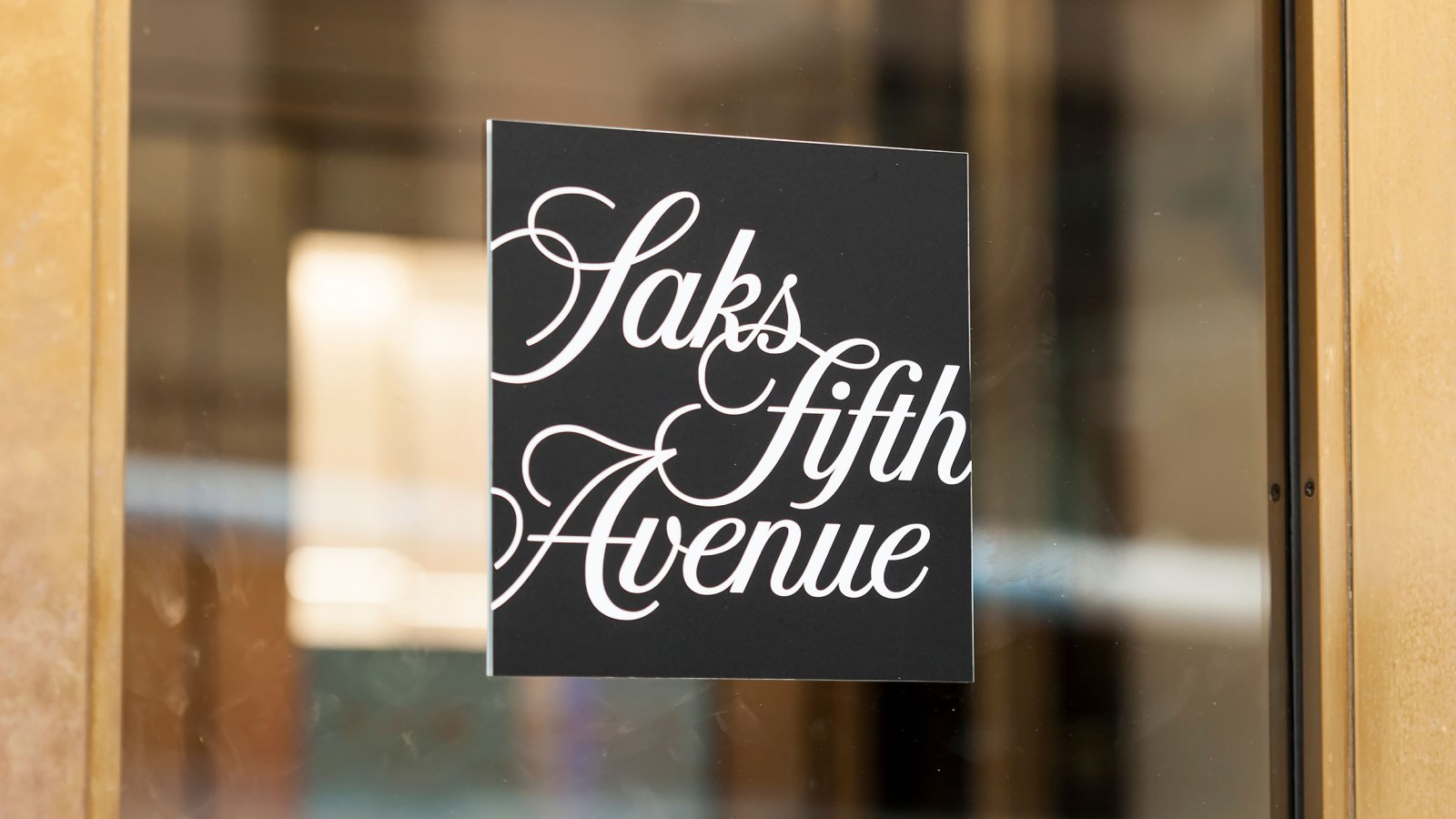 Saks-Fifth-Avenue