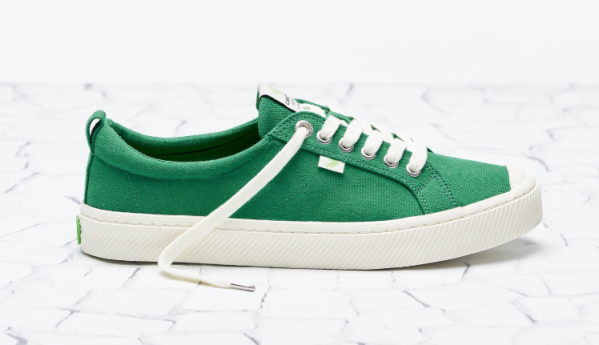 Cariuma Bestselling Low Top Sneakers Are Officially Back in Stock | Us ...