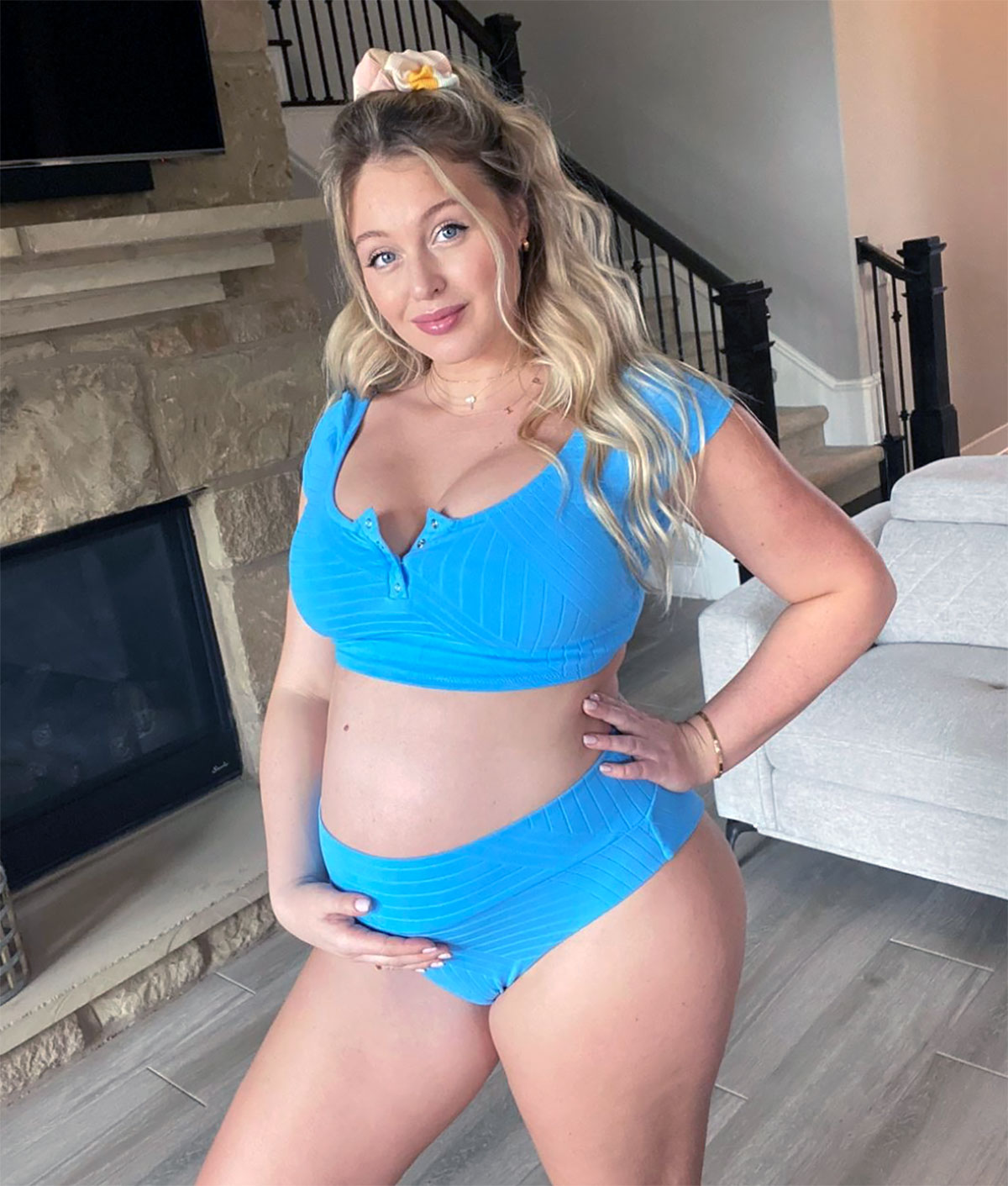 1200px x 1411px - Pregnant Iskra Lawrence in an Unretouched Bikini Shoot to Raise Money