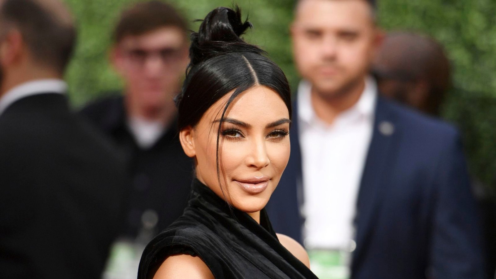 Kim Kardashian Spots Live Lobster Walking Down Her Street