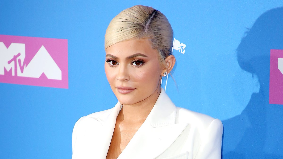 Kylie-Jenner-Says-She-Has-‘Cute-Ass-Feet’