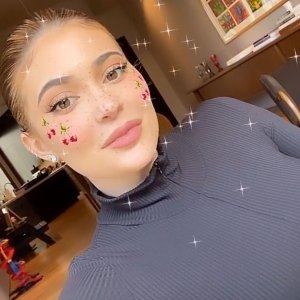 Kylie Jenner Urges Fans to Self-Quarantine Amid Coronavirus After Surgeon General Asks for Her Help