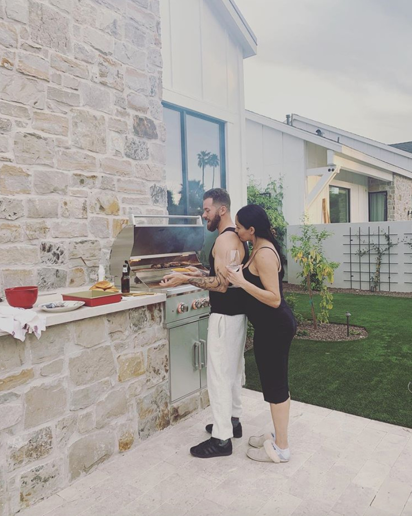 Nikki Bella Artem baby bump