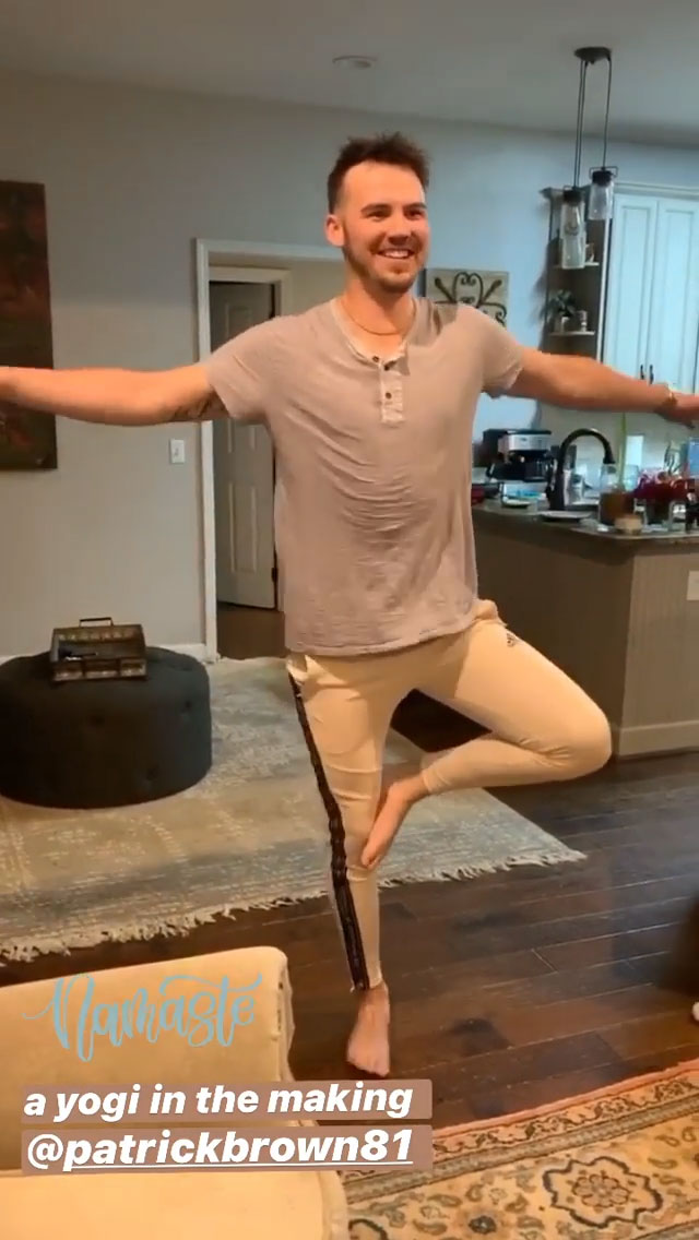 Hannah Brown Posts During Peter Weber’s Bachelor Finale