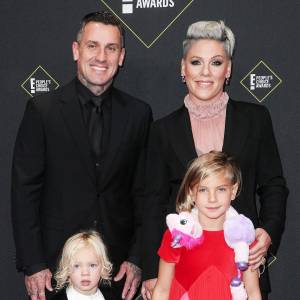 Pink's Daughter Willow Shaves Dad Carey Hart's Head