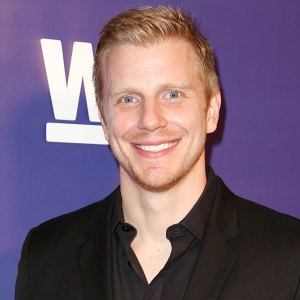 Sean Lowe Jokes About Divorce After Troll Spots His Missing Wedding Ring