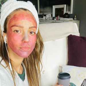 How to Clear Acne From Stress, Sweat at Home: Celeb Facialist Shani Darden’s Tips