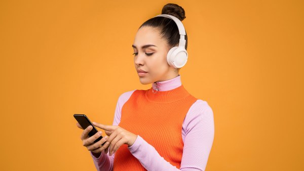 woman-listening-to-tidal