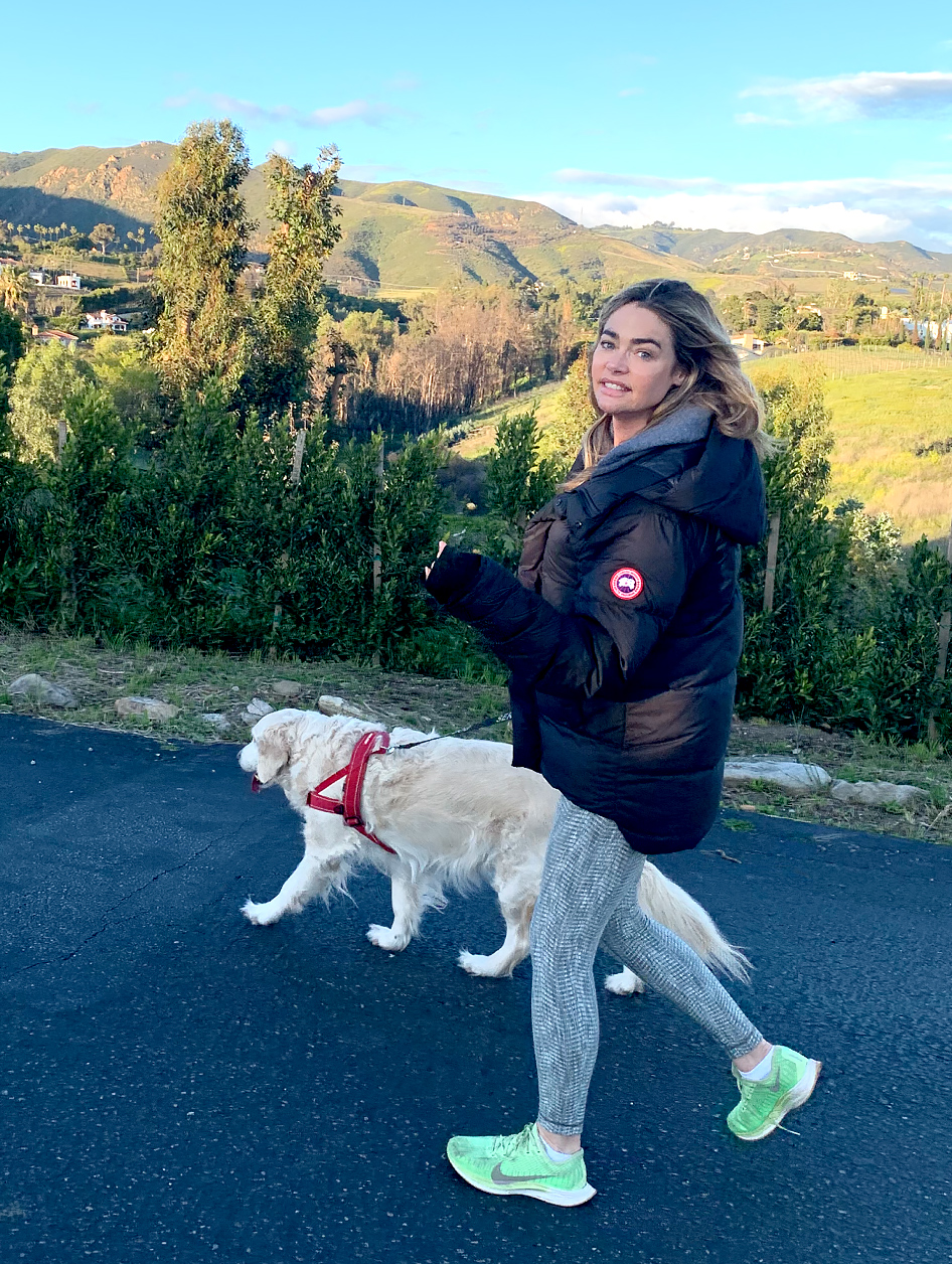 3 Denise Richards walking the dog