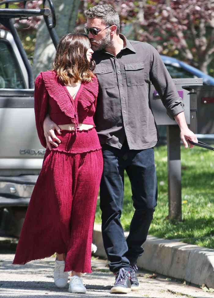 Ben Affleck and Ana de Armas PDA Jennifer Garner Is Very Friendly With Ben Affleck’s Girlfriend Ana de Armas