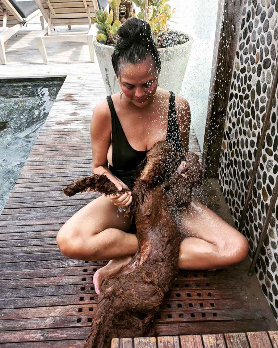 Chrissy Teigen Is a ’Thirst Trap’ in This Black Swimsuit