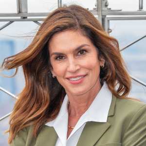 Cindy Crawford: My Sisters Called My Beauty Mark 'Ugly'