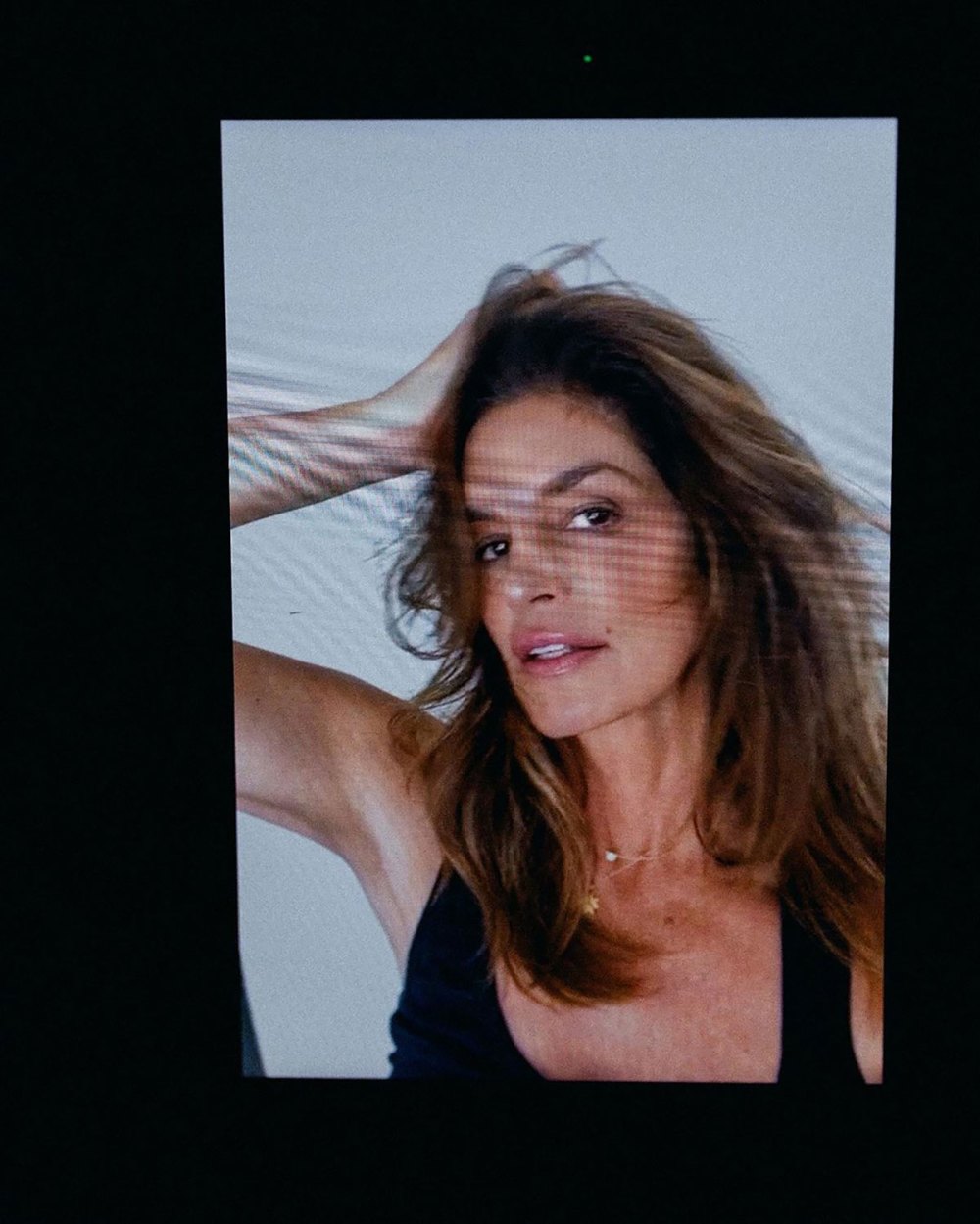 Cindy Crawford Does a New Kind of Photoshoot in Quarantine