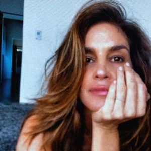 Cindy Crawford Does a New Kind of Photoshoot in Quarantine