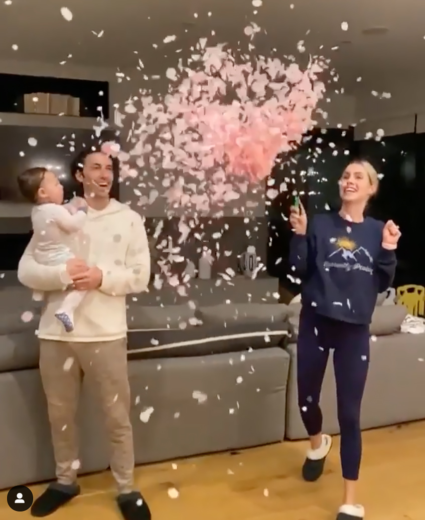 The Ultimate Compilation of Celebrity Moms' Mind-Blowing Gender Reveals: Unveiling the Most Creative and Memorable Moments