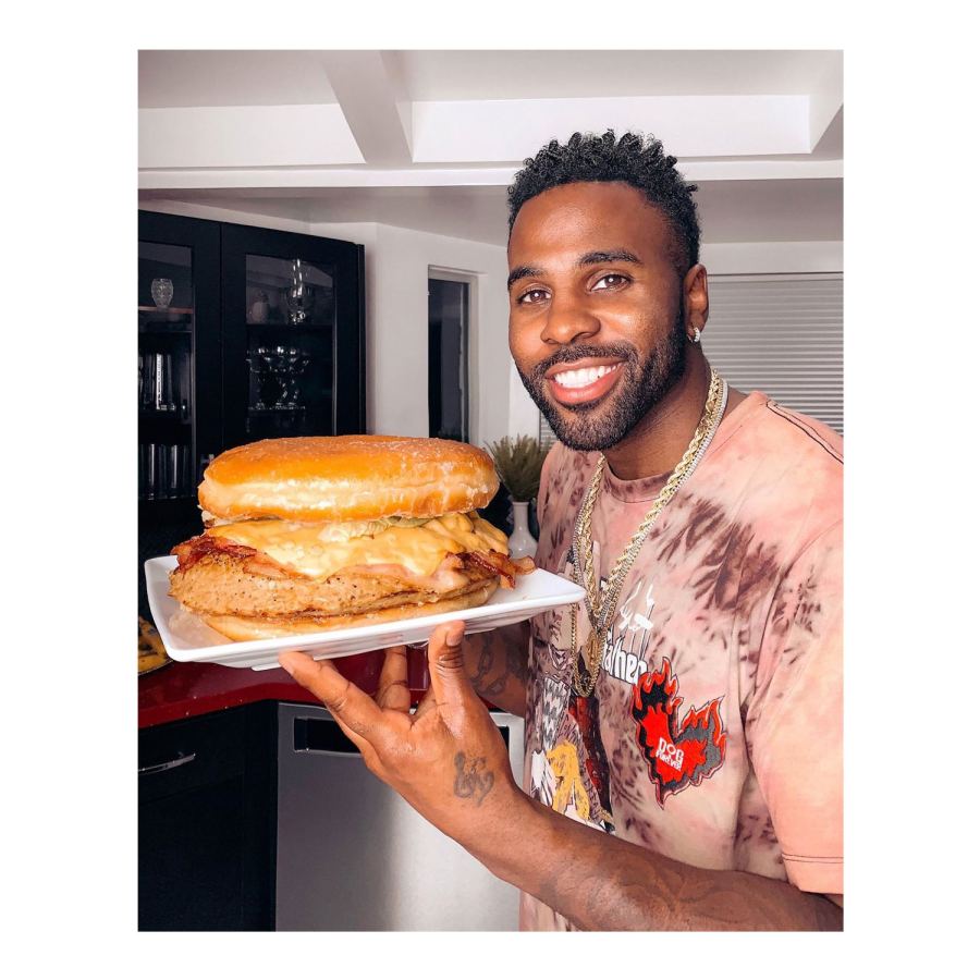 Jason Derulo Doughnut Burger Celebs Cooking in Quarantine