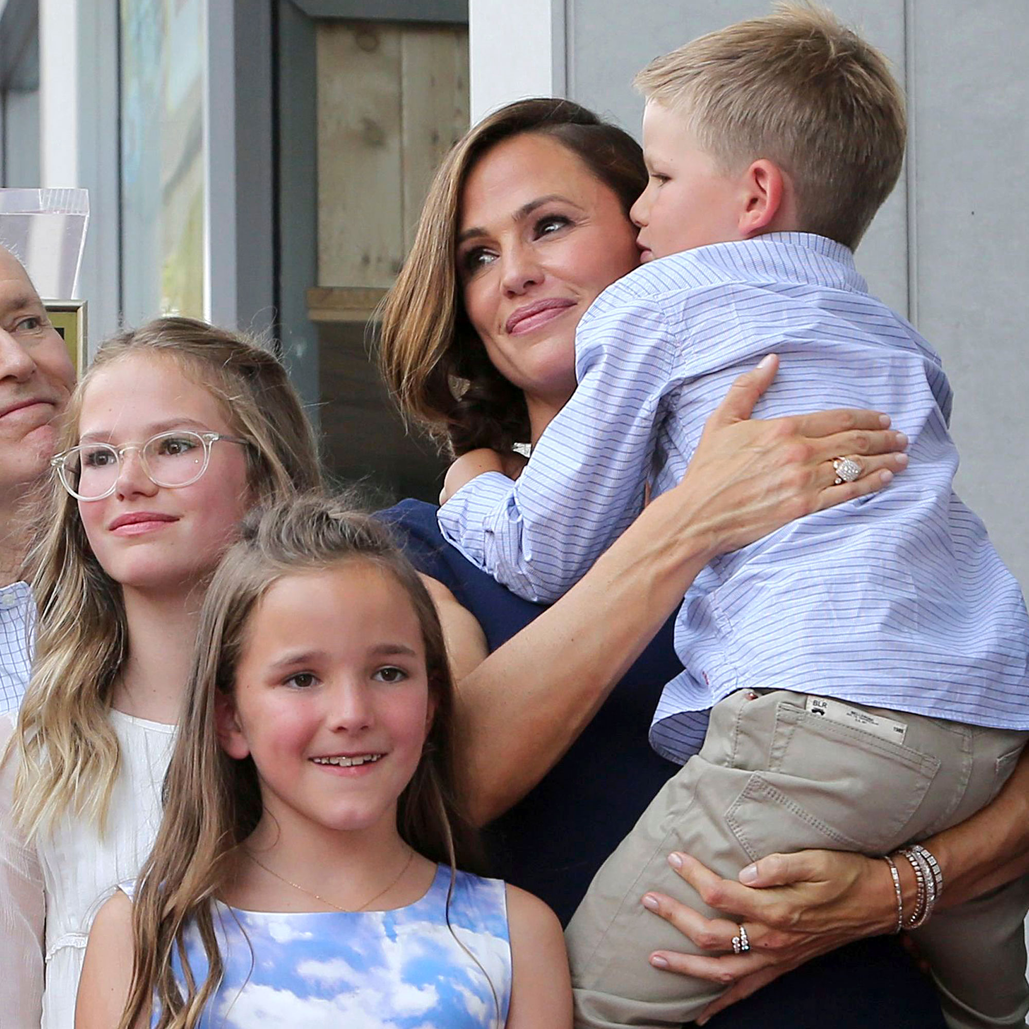 vindruer gået i stykker Smadre Jennifer Garner's Motherhood Moments Raising 3 Kids: Pics
