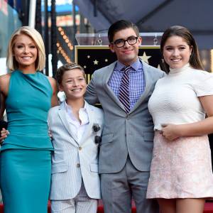 Kelly Ripa Cries Explaining Why Her Kids Won’t Hug Her Amid Quarantine