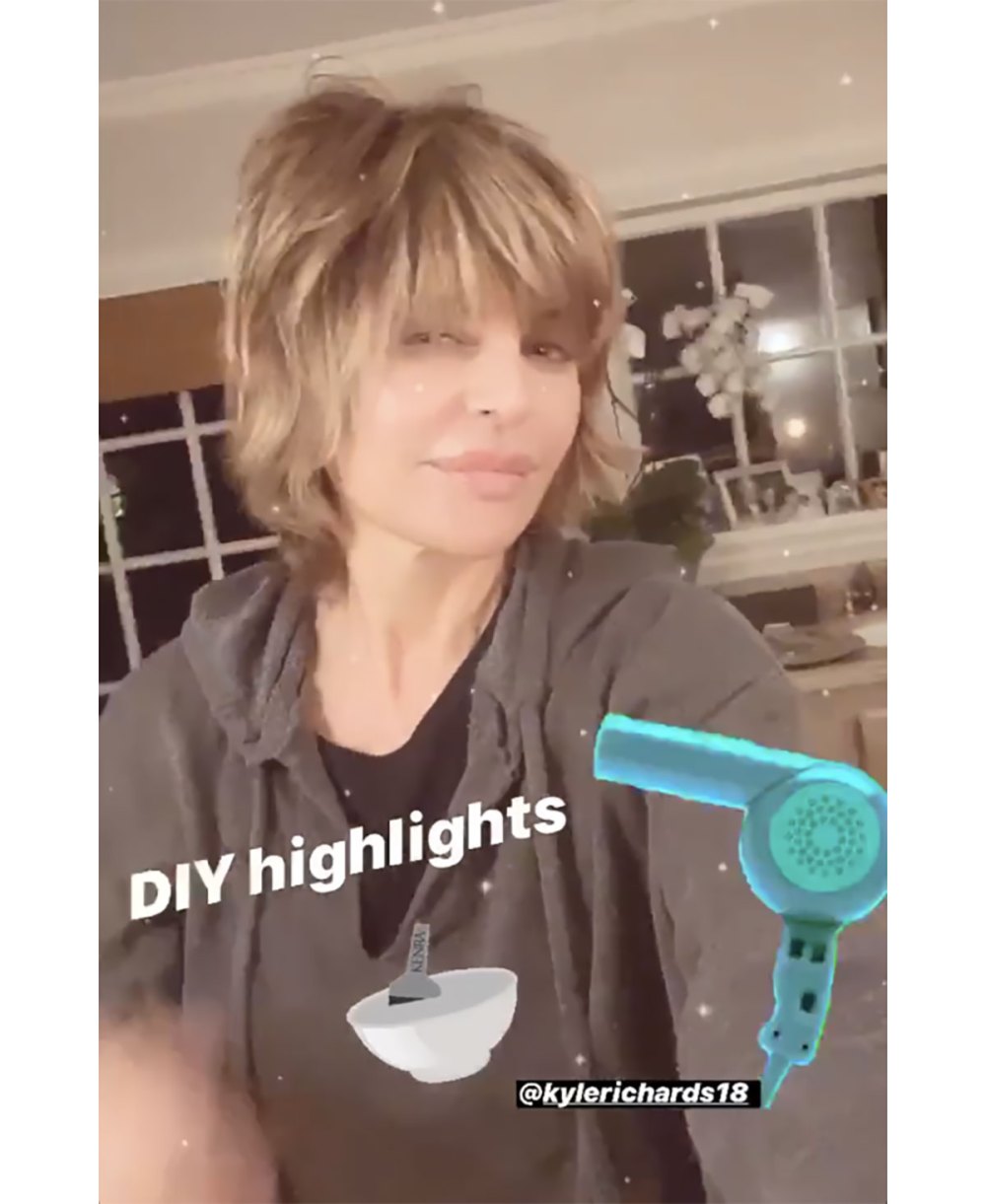 Watch Lisa Rinna Do Her Own Highlights During COVID-19 Quarantine